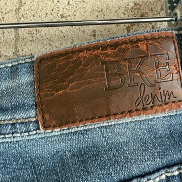 Y2K Stella Cutoffs Distressed Mid Rise BKE Denim Shorts | 27 - Picture 7 of 11